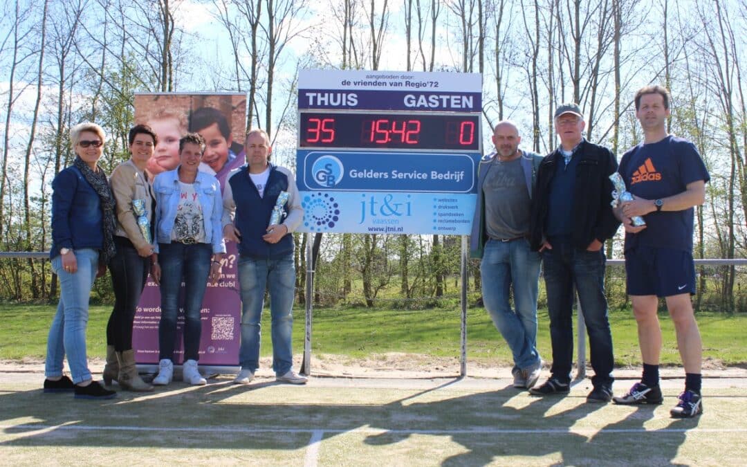 Vrienden van Regio’72 bieden scorebord aan